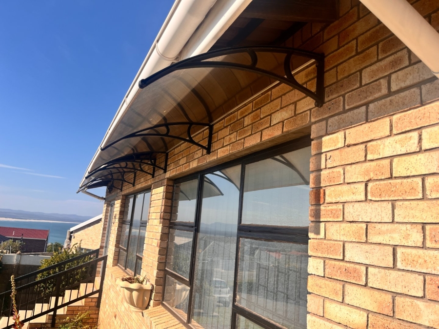 3 Bedroom Property for Sale in Wavecrest Eastern Cape